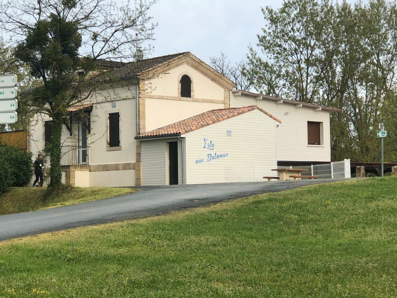 Bed and Breakfast L'Ile Aux Bateaux Buzet-sur-Baise Exterior foto